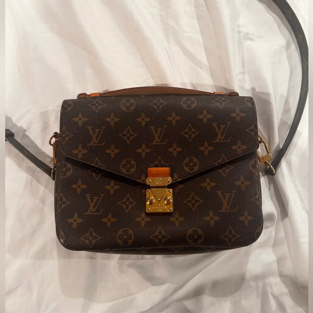 Louis Vuitton Pochette Métis Bag - Picture 2 of 8